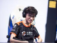 半岛体育登入-CFO淘汰GAM后，Doggo亲手将其钥匙压碎的简单介绍