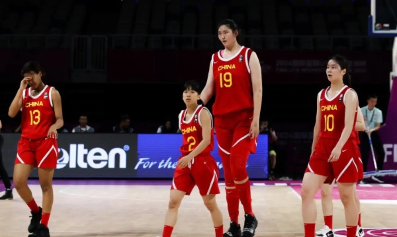 无解！张子宇10分钟砍12分“双塔”组合轮番制霸内线