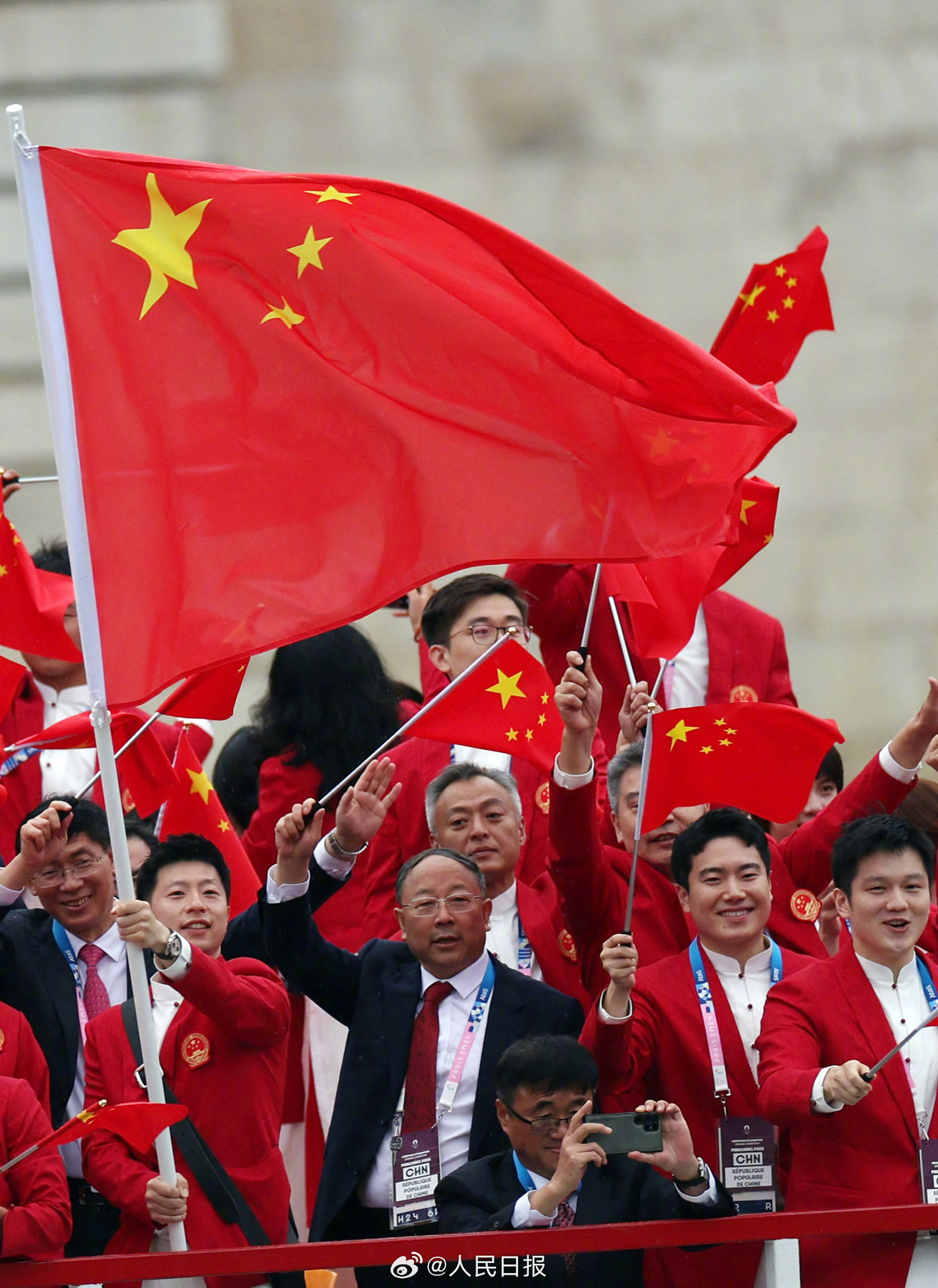 两位传奇巨星官宣现身中国足坛！携手亮相村超开幕式，值得期待的简单介绍