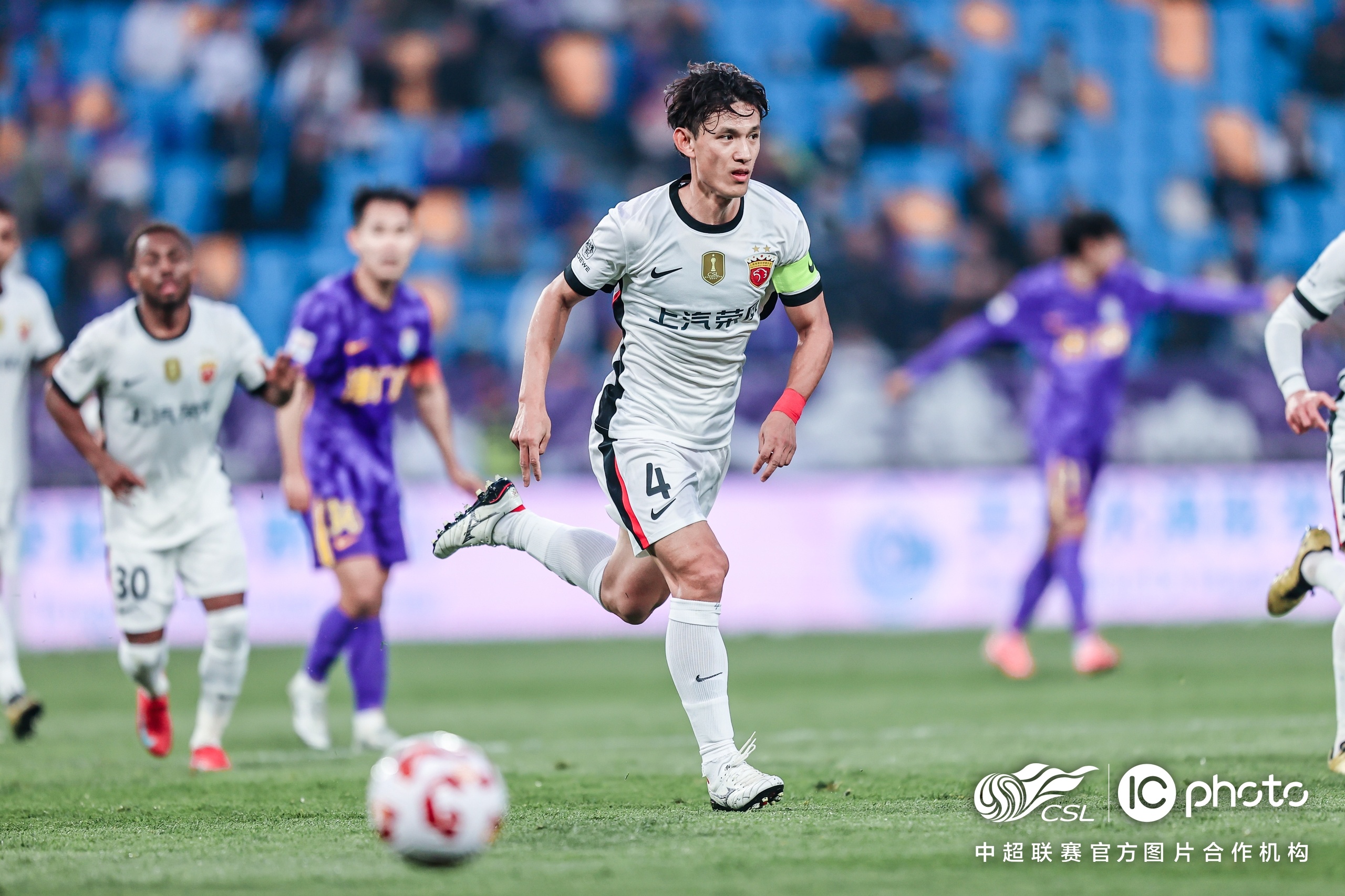 中超-莱昂纳多破门高迪替补建功救主海港2-2西海岸