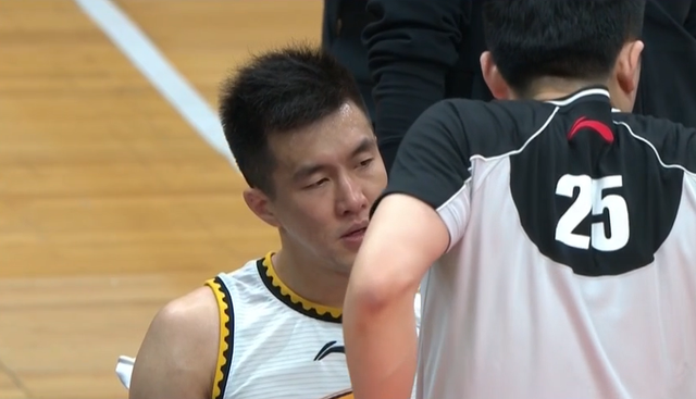 郑祺龙出战19分钟，6中3得到6分6篮板2失误