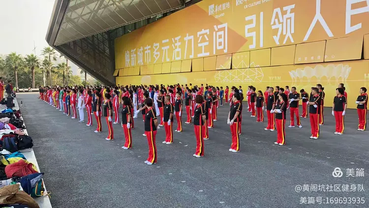 热情洋溢的球场氛围引人入胜