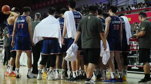 湖北男篮客场一波三折，最终抢得胜利